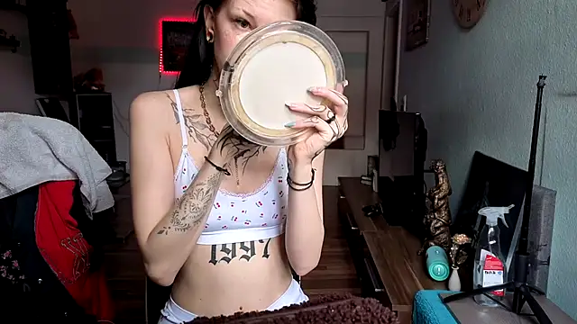 Snapshot of Seductively4_20 chatting on July 19, 8:12 am Seductively4 20 online show from July 19, 8:12 am