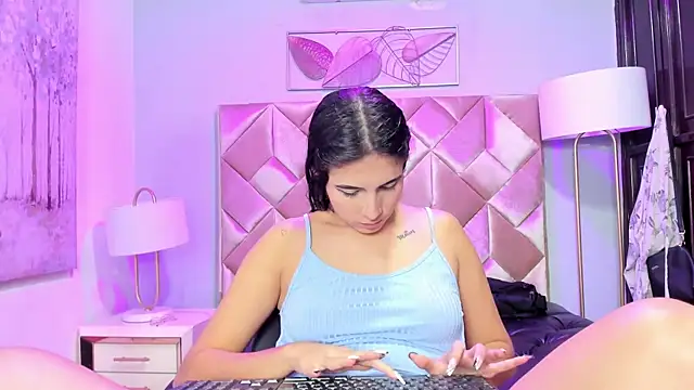 DanniaKross online show from September 20, 4:39 am