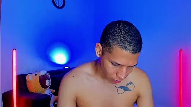 Snapshot of Latin_Boyss_ chatting on October 15, 6:27 pm Latin Boyss online show from October 15, 6:27 pm