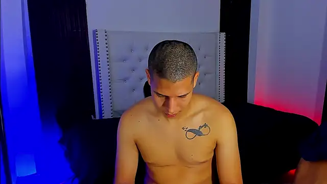 Snapshot of Latin_Boyss_ chatting on October 18, 7:49 pm Latin Boyss online show from October 18, 7:49 pm