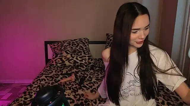 Snapshot of honey_____bunny chatting on December 17, 5:23 am honey bunny online show from December 17, 5:23 am