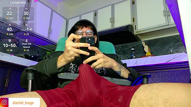 Snapshot of david_huge chatting on March 3, 7:37 am david huge online show from March 3, 7:37 am