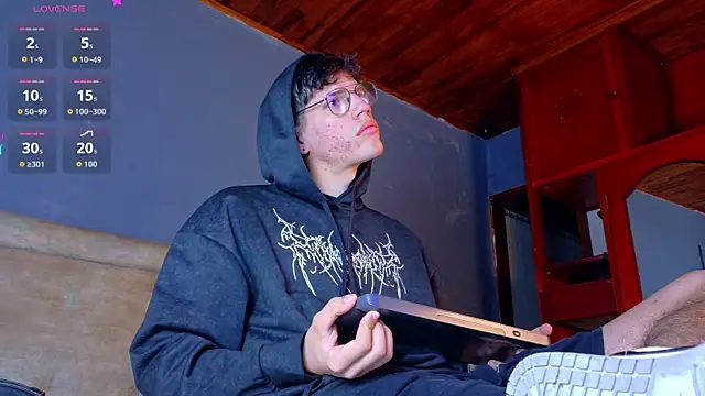 Snapshot of david_huge chatting on December 23, 2:33 am david huge online show from December 23, 2:33 am