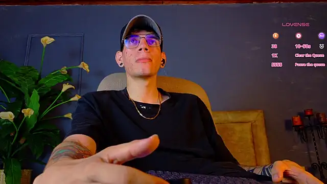 david huge online show from November 18, 1:32 am