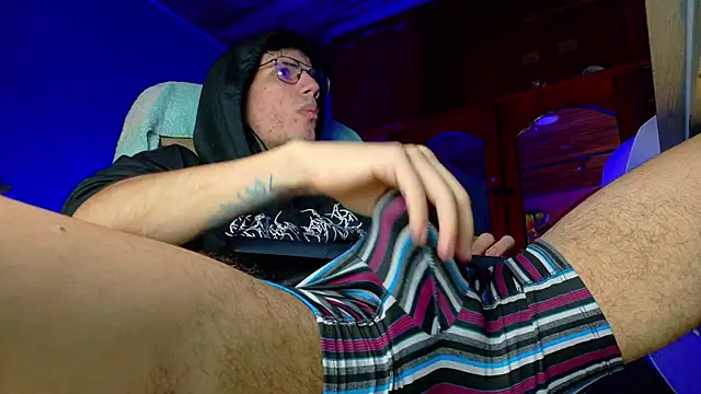 Snapshot of david_huge chatting on February 12, 6:57 am david huge online show from February 12, 6:57 am