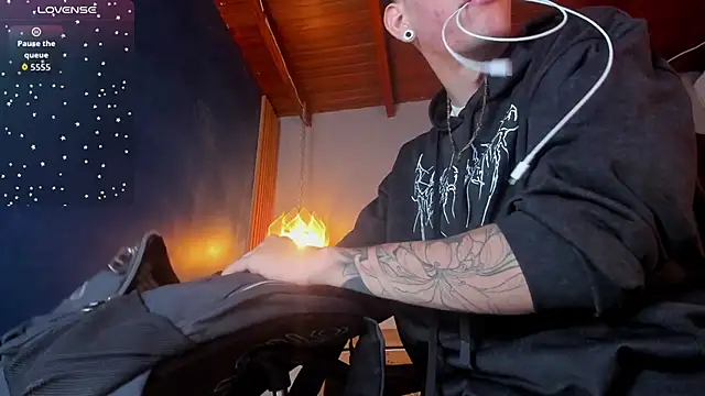 Snapshot of david_huge chatting on December 16, 2:38 am david huge online show from December 16, 2:38 am