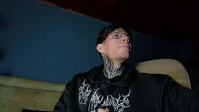 Snapshot of david_huge chatting on February 14, 2:12 am david huge online show from February 14, 2:12 am