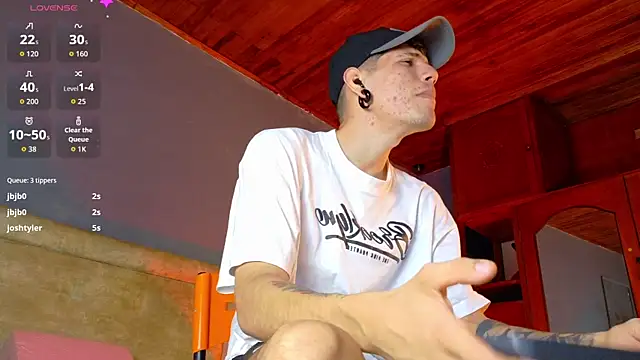 Snapshot of david_huge chatting on December 21, 2:24 am david huge online show from December 21, 2:24 am