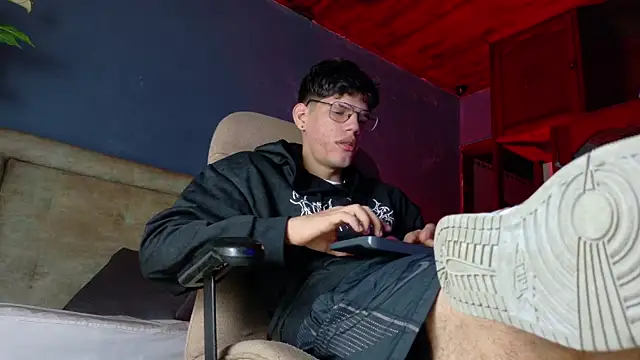 Snapshot of david_huge chatting on January 10, 3:24 am david huge online show from January 10, 3:24 am