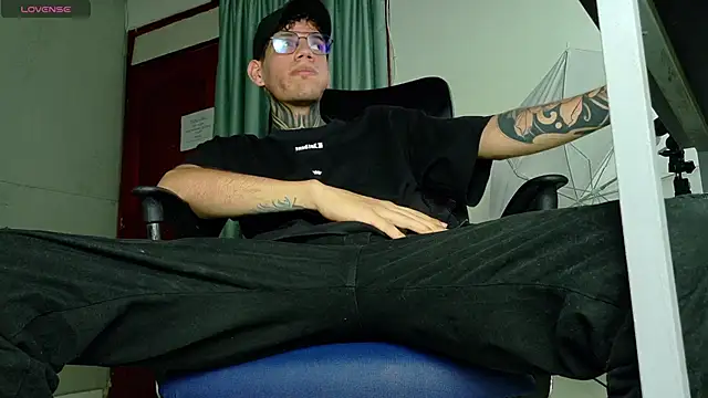 david huge online show from March 23, 7:47 pm