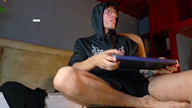 Snapshot of david_huge chatting on January 8, 2:50 am david huge online show from January 8, 2:50 am