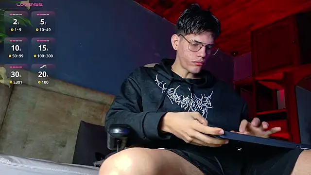 Snapshot of david_huge chatting on January 12, 2:18 am david huge online show from January 12, 2:18 am