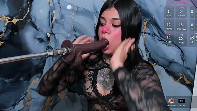 Snapshot of Emily_Evo chatting on November 9, 11:47 am Emily Evo online show from November 9, 11:47 am