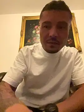 Snapshot of OfferedTearing chatting on September 28, 7:10 pm OfferedTearing online show from September 28, 7:10 pm