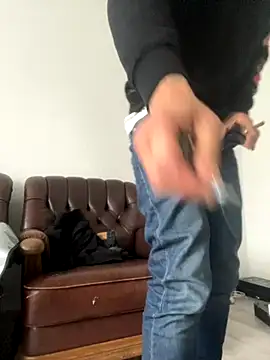 Snapshot of OfferedTearing chatting on September 26, 8:32 am OfferedTearing online show from September 26, 8:32 am