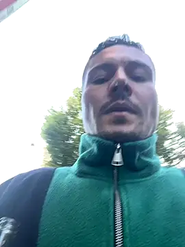 Snapshot of OfferedTearing chatting on September 23, 5:36 am OfferedTearing online show from September 23, 5:36 am