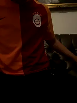 Snapshot of OfferedTearing chatting on October 28, 10:09 pm OfferedTearing online show from October 28, 10:09 pm