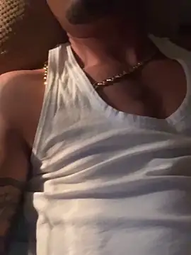 Snapshot of OfferedTearing chatting on October 5, 2:02 am OfferedTearing online show from October 5, 2:02 am