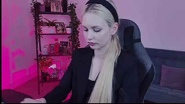 AvaDaviis online show from September 22, 10:43 am