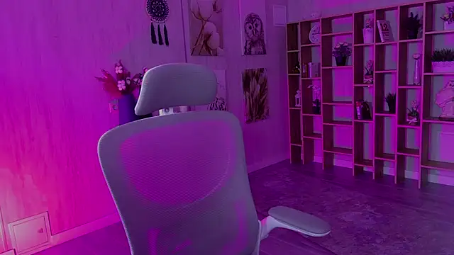 AvaDaviis online show from October 2, 1:25 pm