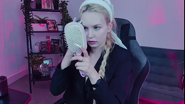 AvaDaviis online show from September 9, 7:29 am