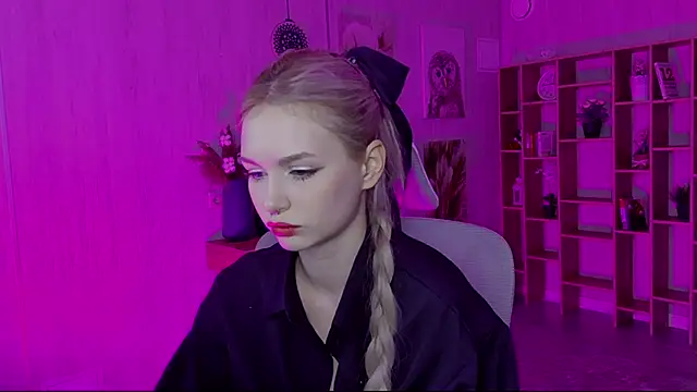 AvaDaviis online show from October 7, 3:13 pm