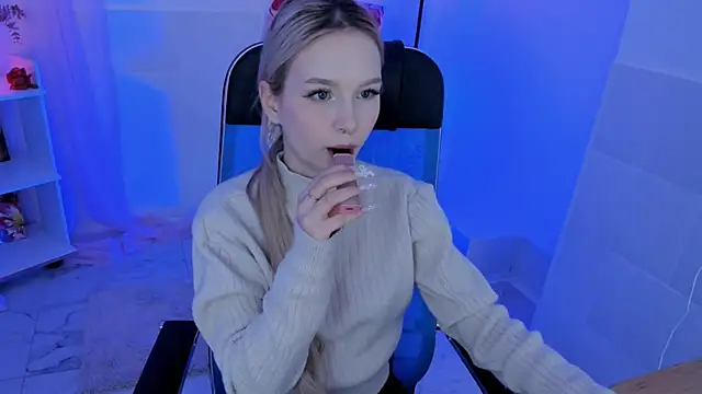 AvaDaviis online show from November 5, 3:15 pm