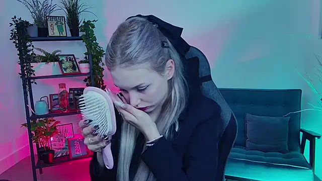 AvaDaviis online show from September 28, 2:13 pm