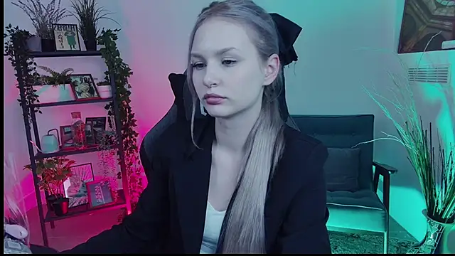 AvaDaviis online show from September 24, 10:55 am