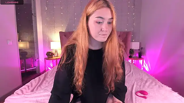 Lili Luuu online show from November 30, 9:48 pm