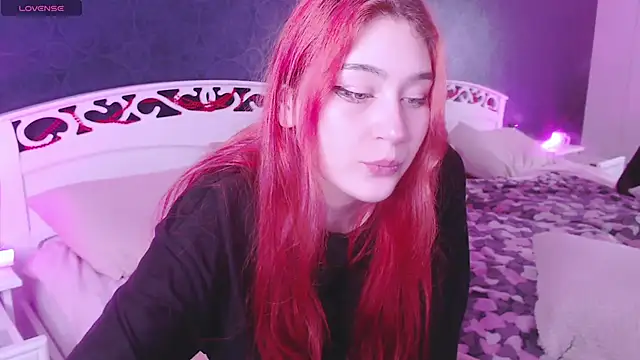 Snapshot of Lili_Luuu chatting on January 19, 3:43 am Lili Luuu online show from January 19, 3:43 am