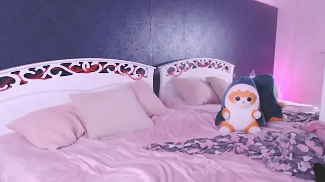 Lili Luuu online show from January 14, 1:04 pm