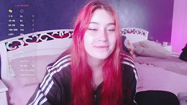 Snapshot of Lili_Luuu chatting on January 18, 3:21 am Lili Luuu online show from January 18, 3:21 am