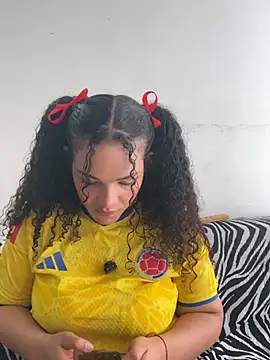 Snapshot of ivonne_diaz1 chatting on July 7, 6:44 pm ivonne diaz1 online show from July 7, 6:44 pm