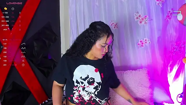 Snapshot of ivonne_diaz1 chatting on June 4, 7:51 pm ivonne diaz1 online show from June 4, 7:51 pm