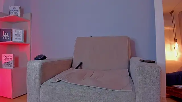 KylliamLevis online show from March 11, 3:44 am