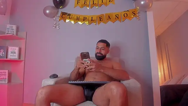 KylliamLevis online show from March 13, 9:20 pm