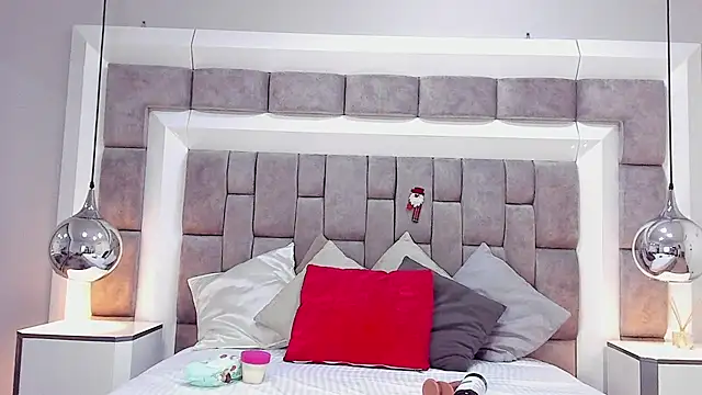 JuliettaBleer online show from December 2, 12:18 pm