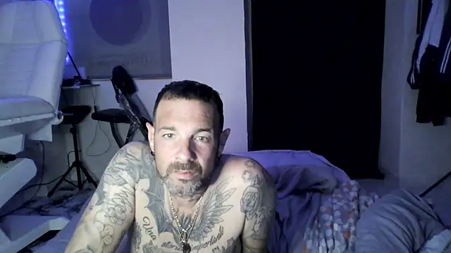 soumisdeblake83 online show from April 22, 11:11 pm