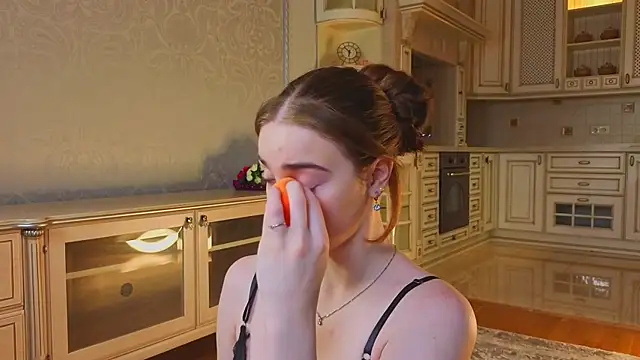 EadlinGillim online show from October 3, 3:20 am