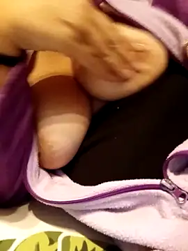 Snapshot of fuffettina chatting on November 30, 4:52 pm fuffettina online show from November 30, 4:52 pm