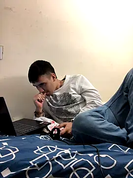 Snapshot of Cesar_Augusto chatting on September 27, 5:13 am Cesar Augusto online show from September 27, 5:13 am
