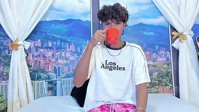 Snapshot of MilthonDelis chatting on November 11, 3:01 am MilthonDelis online show from November 11, 3:01 am