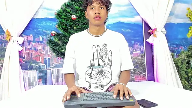 Snapshot of MilthonDelis chatting on November 21, 3:38 am MilthonDelis online show from November 21, 3:38 am