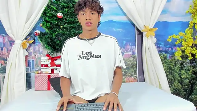 Snapshot of MilthonDelis chatting on November 23, 7:24 pm MilthonDelis online show from November 23, 7:24 pm