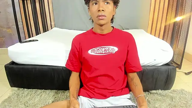 Snapshot of MilthonDelis chatting on November 27, 4:24 am MilthonDelis online show from November 27, 4:24 am