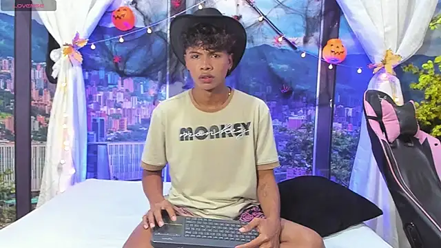 Snapshot of MilthonDelis chatting on October 18, 3:08 am MilthonDelis online show from October 18, 3:08 am