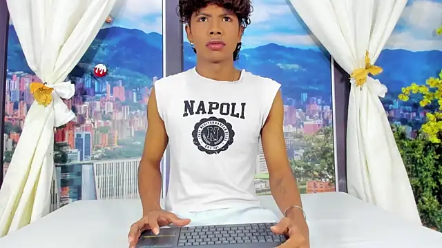 Snapshot of MilthonDelis chatting on November 26, 3:28 am MilthonDelis online show from November 26, 3:28 am