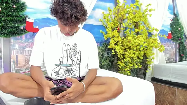 Snapshot of MilthonDelis chatting on November 22, 4:55 am MilthonDelis online show from November 22, 4:55 am