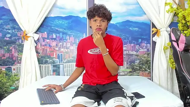 Snapshot of MilthonDelis chatting on November 14, 3:54 am MilthonDelis online show from November 14, 3:54 am